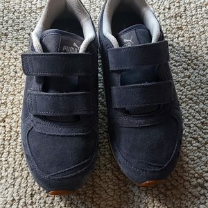 Kids Puma sneakers, size 1, grey suede